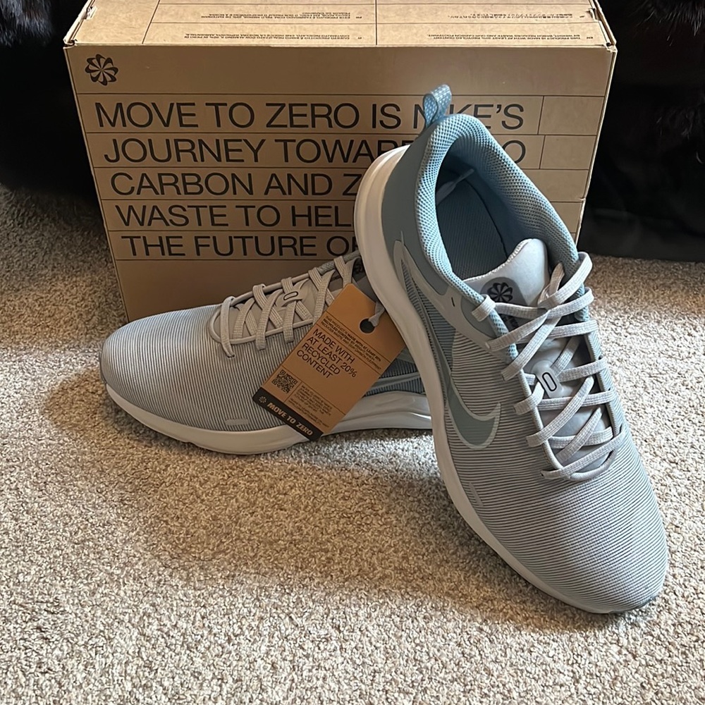 NEW Nike DOWNSHIFTER 12 Men's Running Shoes Cool Grey US Mens Size 10.5